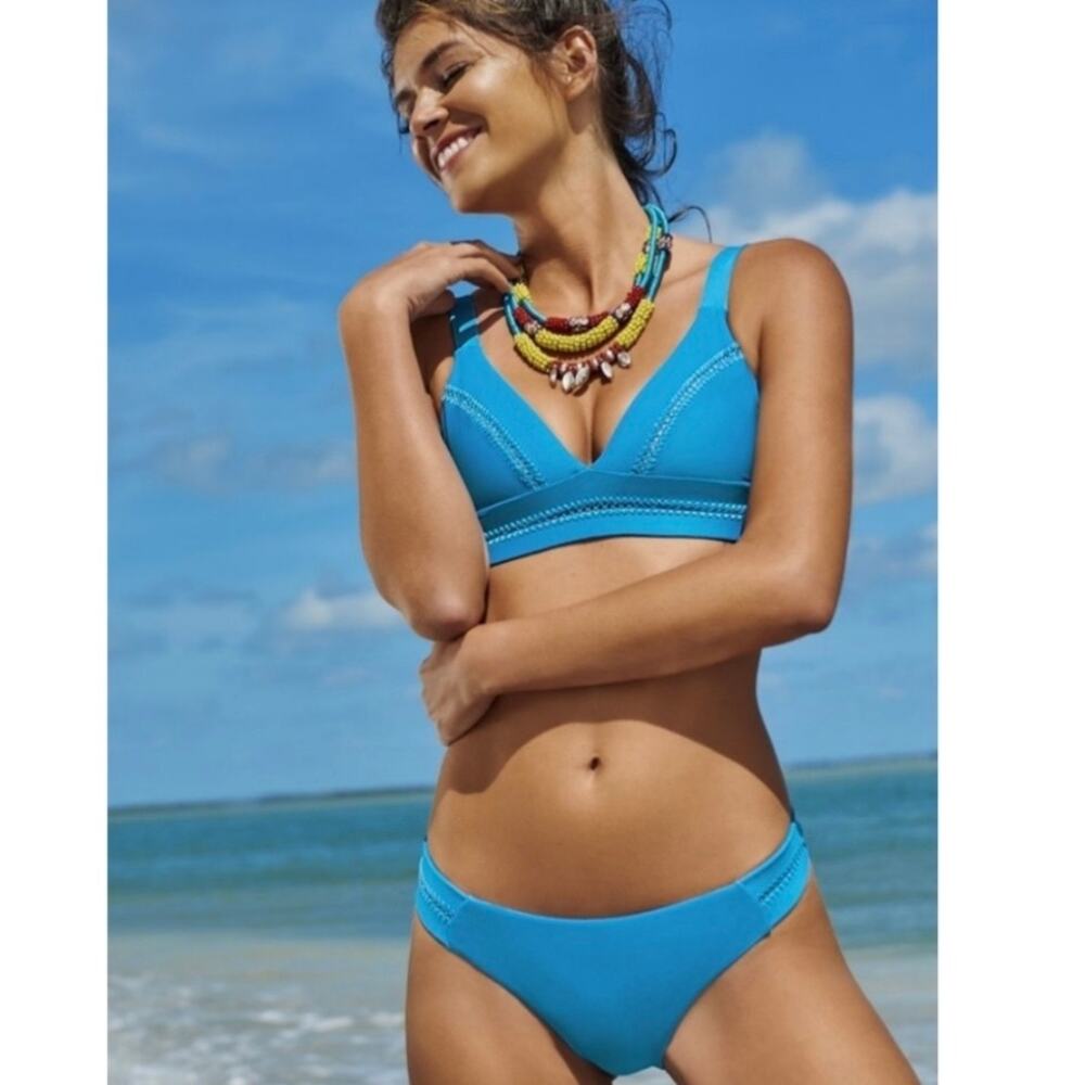 PilyQ Sea Blue Tropics Stitched Ellie Halter Bikini Top Size Medium